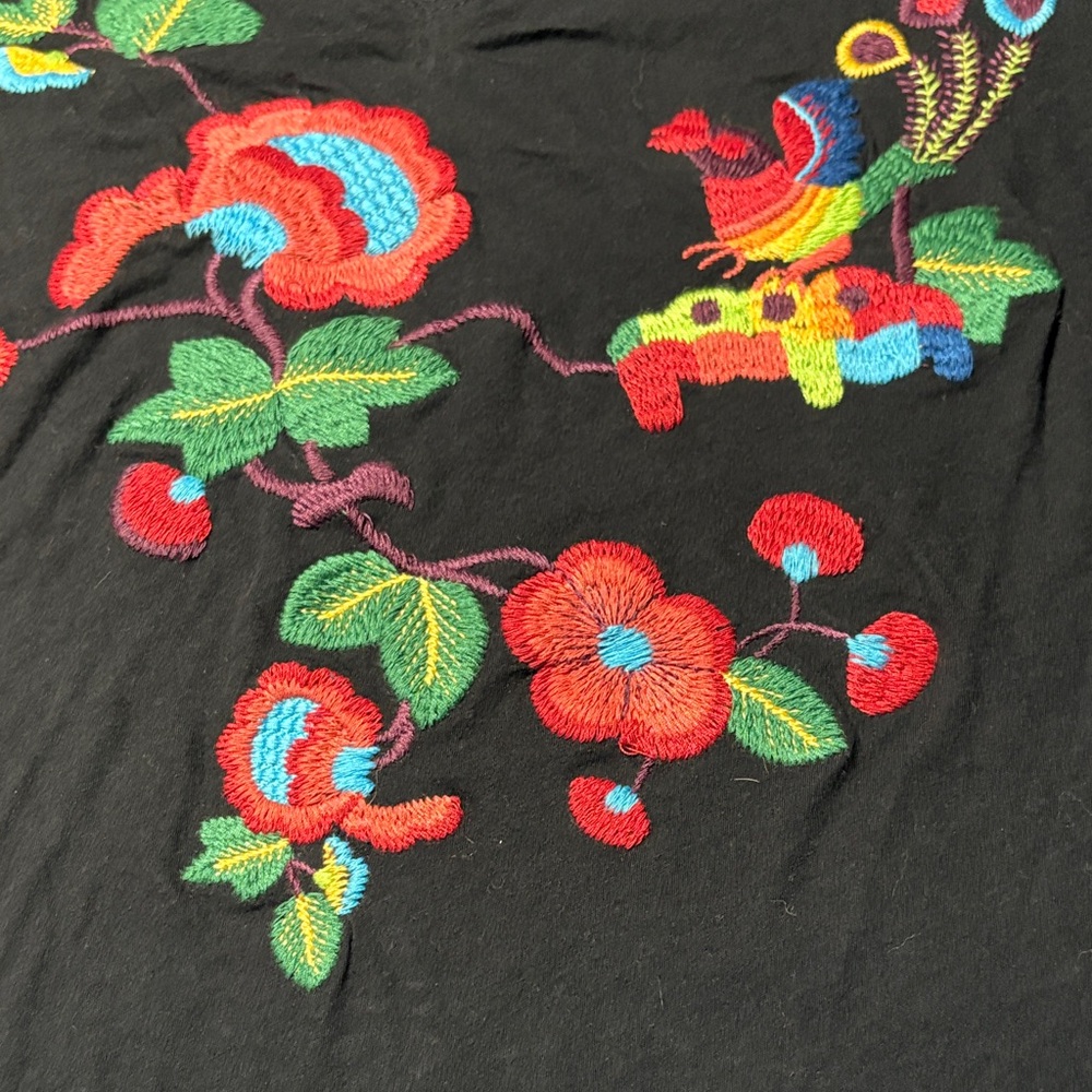 Floral embroidered black V neck short sleeve artsy folk art tropical - Picture 4 of 9